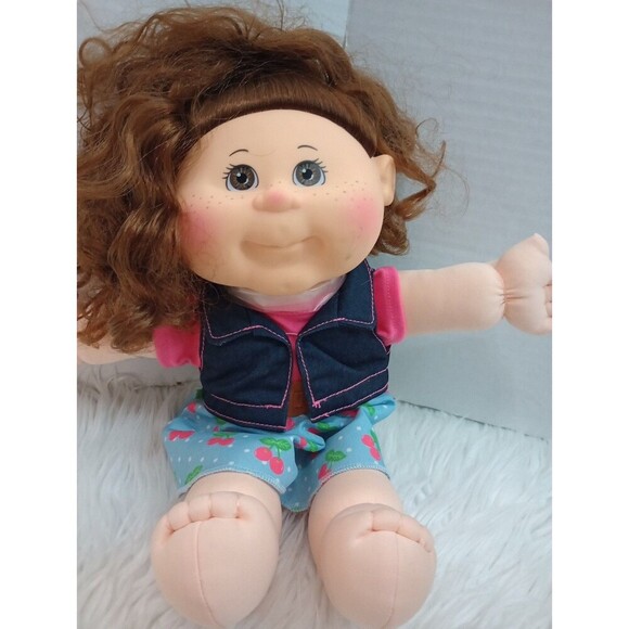 2015 / 2016 Cabbage Patch Kid Brown Hair Brown Eyes Female WCT-53K - Picture 1 of 13
